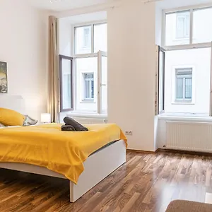  Apartamento Peaceful 1br Apt. Near Metro Station Langenfeldg.