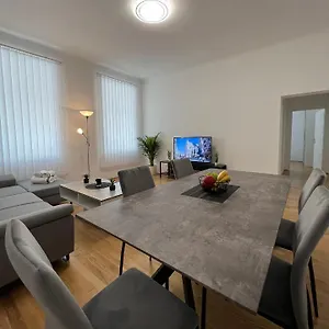 Modernes Juwel In Zentraler Lage Apartament