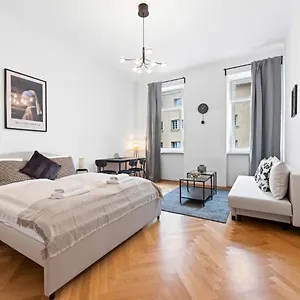 Cozy In 16th District Wien
